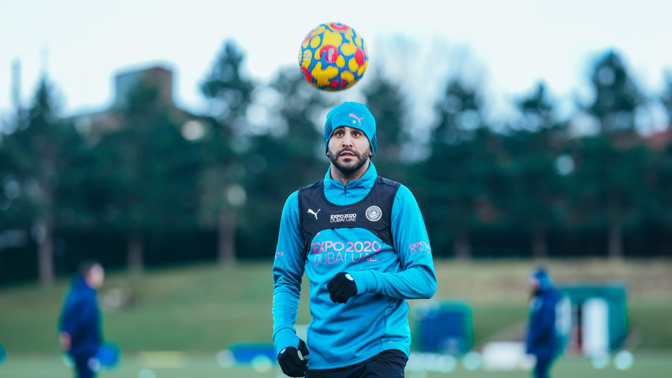 The Algerian Magician's hovering ball trick