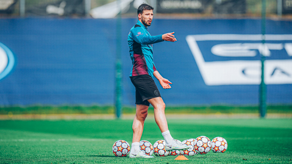 RUBEN'S RETURN : Ruben Dias prepares for his first session back