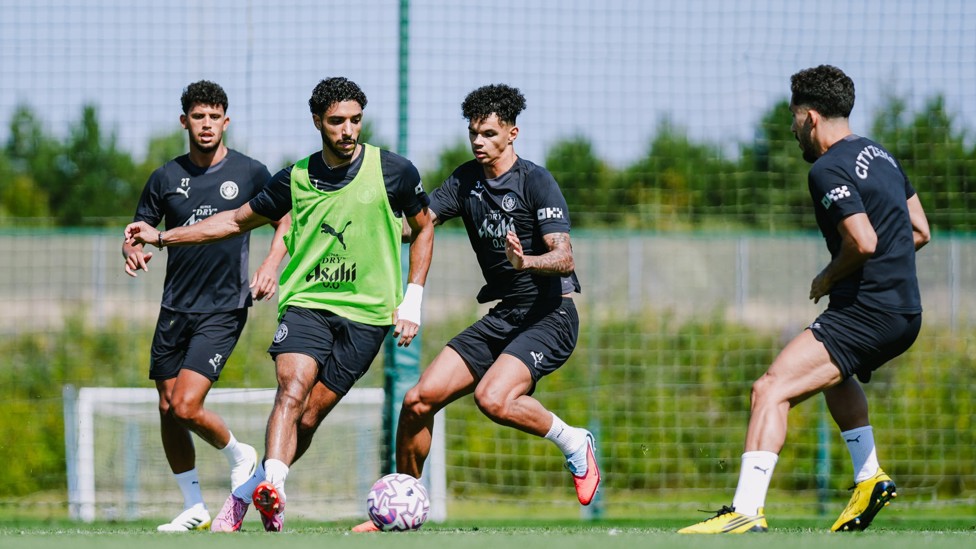 TRICKY FORWARD : Omar Marmoush evades pressure from Matheus Nunes, Nico O'Reilly and Rayan Cherki. 