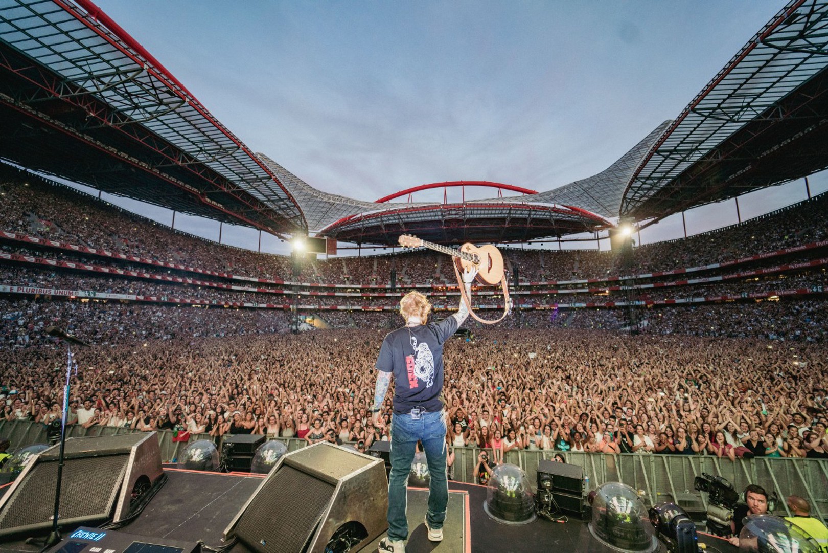 Ed Sheeran pronto para tocar 2x no Etihad Stadium!
