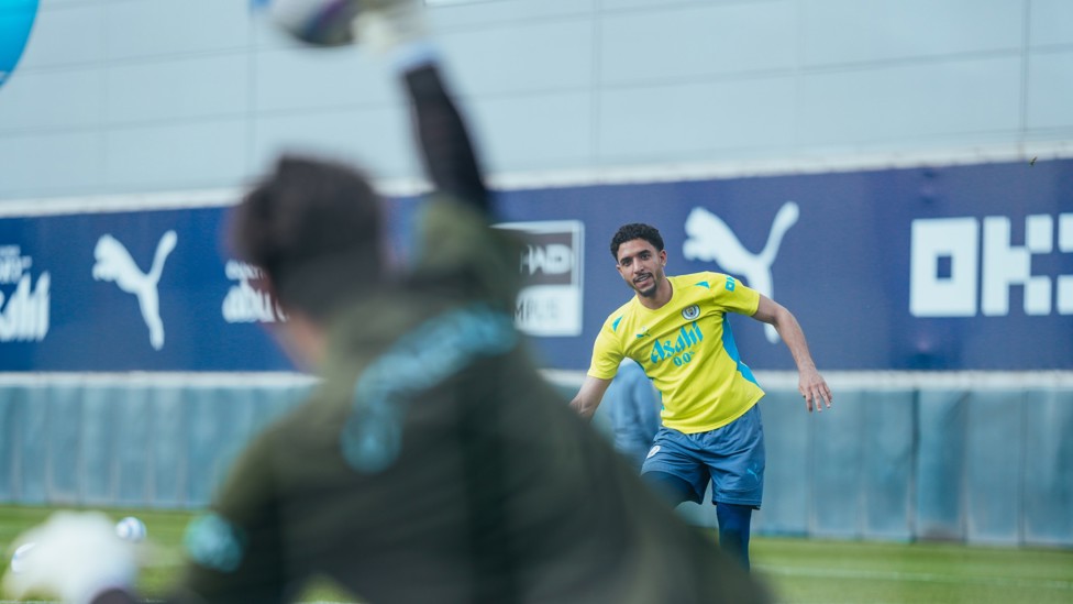 OH MY OMAR : Egypt international Omar Marmoush curls an audacious effort goal bound. 