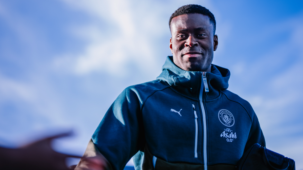 GUÉHI GRIN : Our new signing arrives at the Etihad for his first City start.