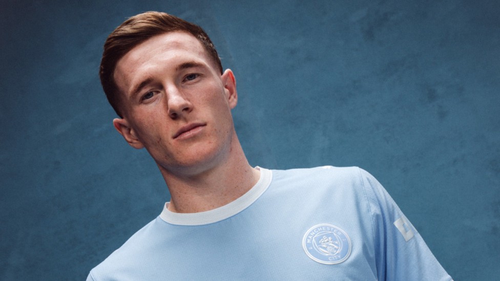 The final task - and Mr Anderson suits sky blue! Welcome to Manchester City, Elliot...