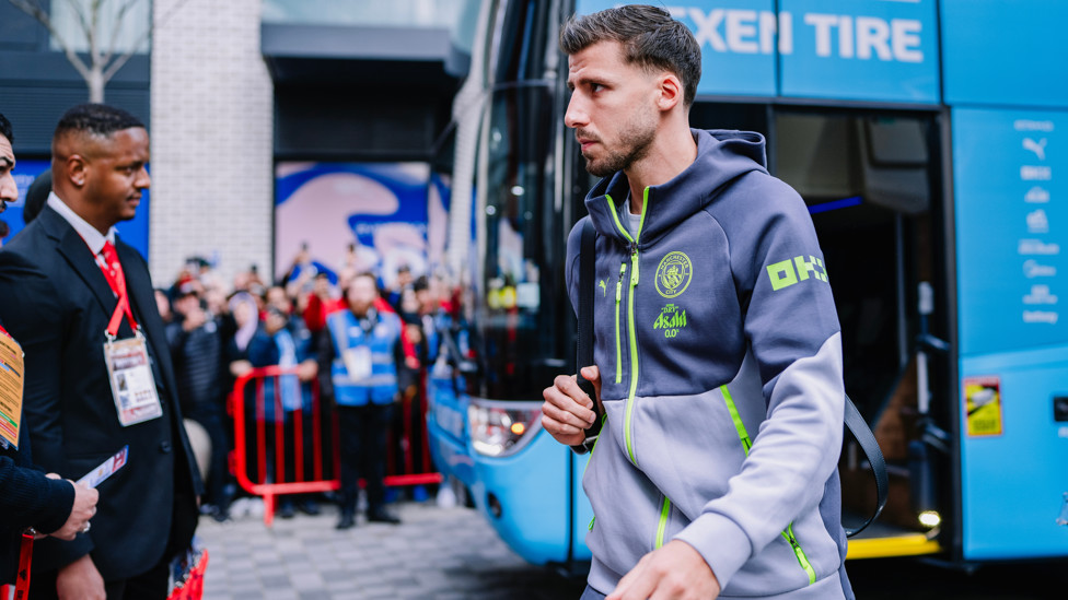 READY RUBEN : Arrives at the stadium.