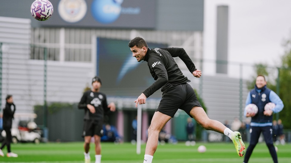 Towering Rodri : Our Spanish champion soars through the autumnal air!