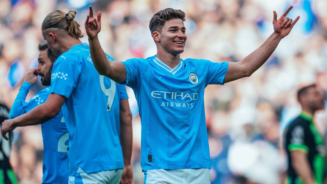 LA ARANA: 'The spider' celebrates in trademark fashion.