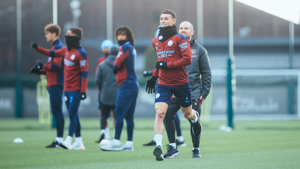 HALO! Phil Foden tampak ceria