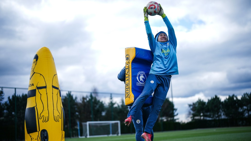 UP FOR THE CUP : Ayaka Yamashita claims a high ball under pressure