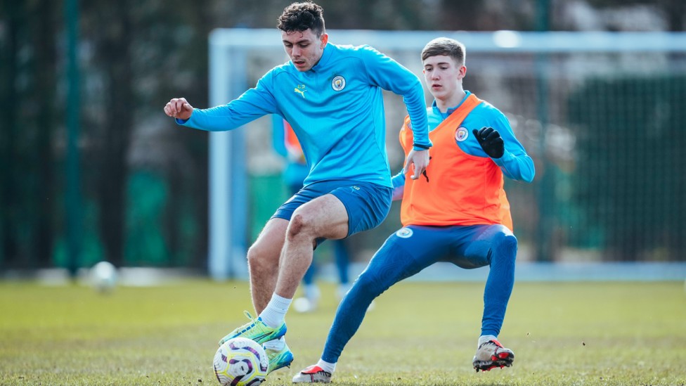 MIGHTY MUIR : Ashton Muir escapes his marker Seb Naylor.