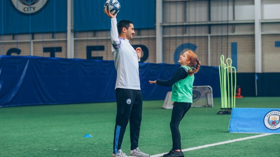 Primary School pupils surprised by City stars