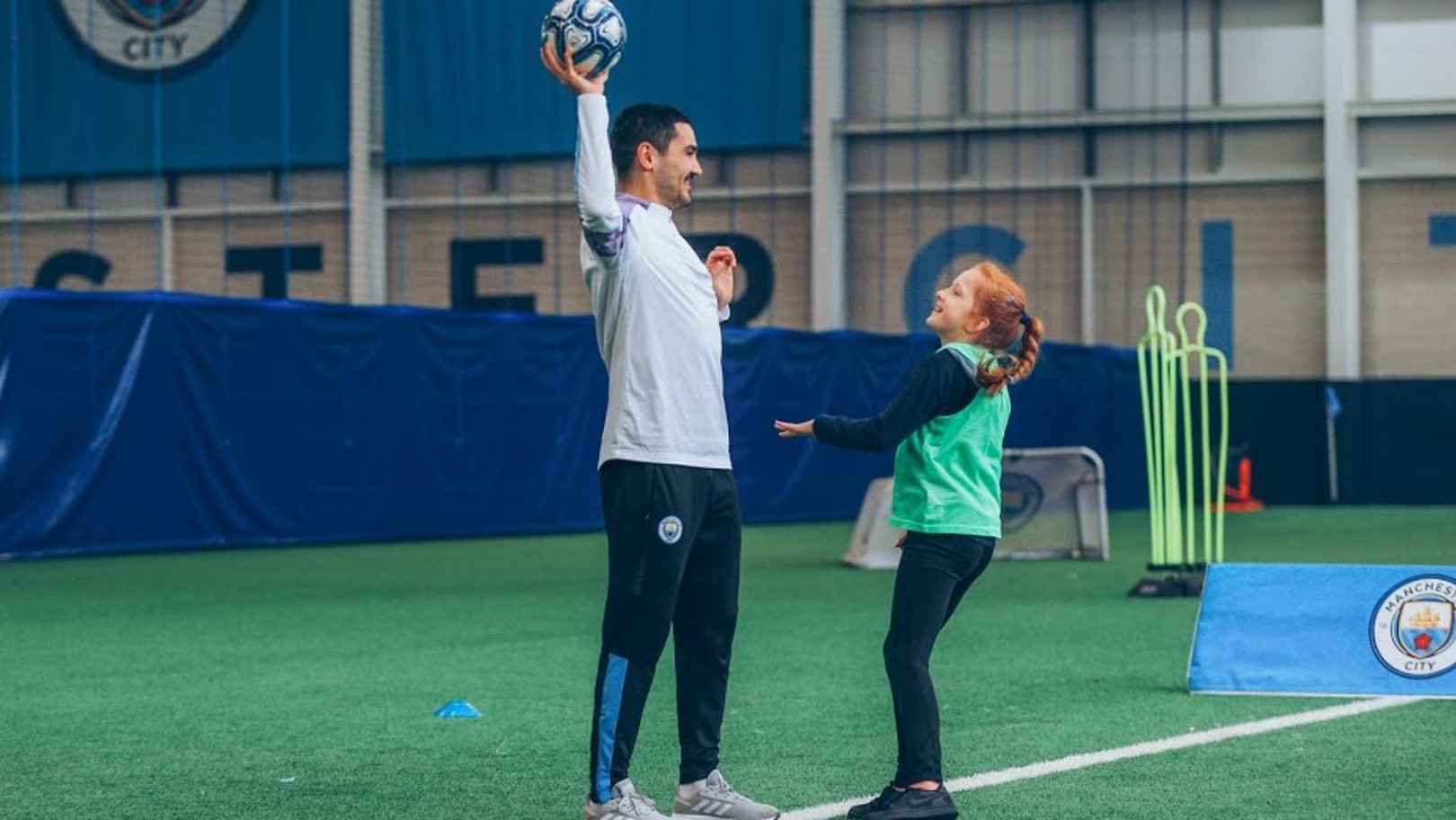 Primary School pupils surprised by City stars