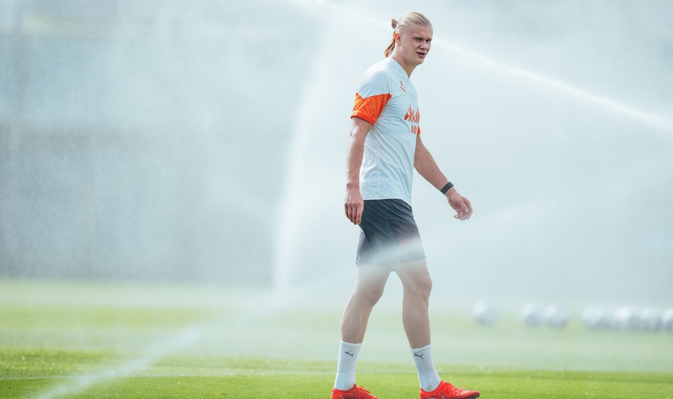 ERLING: The goal-machine among the water jets
