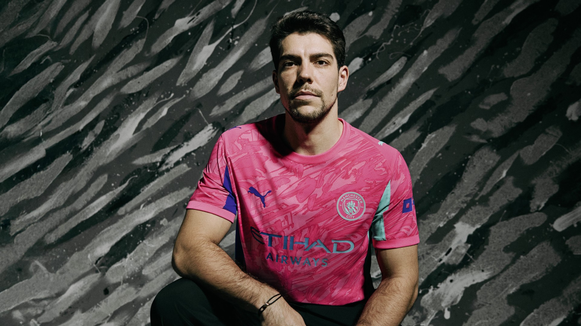 HOME GOALKEEPER TOP : Stefan Ortega Moreno sports the pink shirt