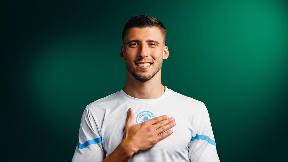 SIAP: Ruben menantikan lebih banyak tahun kesuksesan di City setelah menandatangani kontrak barunya!