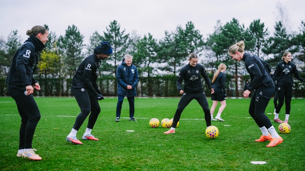 QUICK TOUCH : Rebecca Knaak on the ball