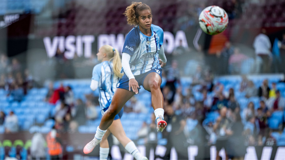 Pinpoint  : Mary Fowler getting her eye in pre-match