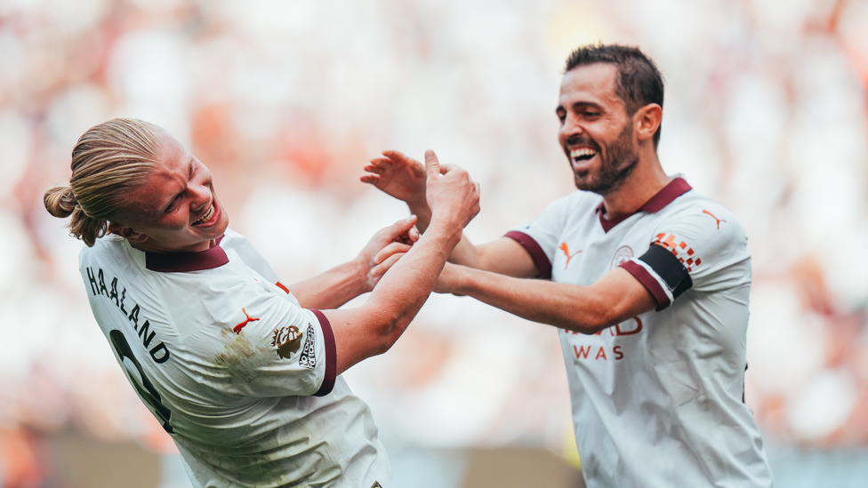 ALL SMILES : Deadly duo!