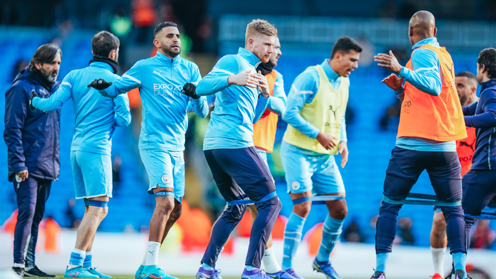 GET LOOSE : The squad go through their pre-match drills.
