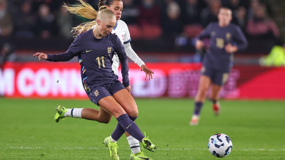 Blindkilde Brown and Park impress as Lionesses win