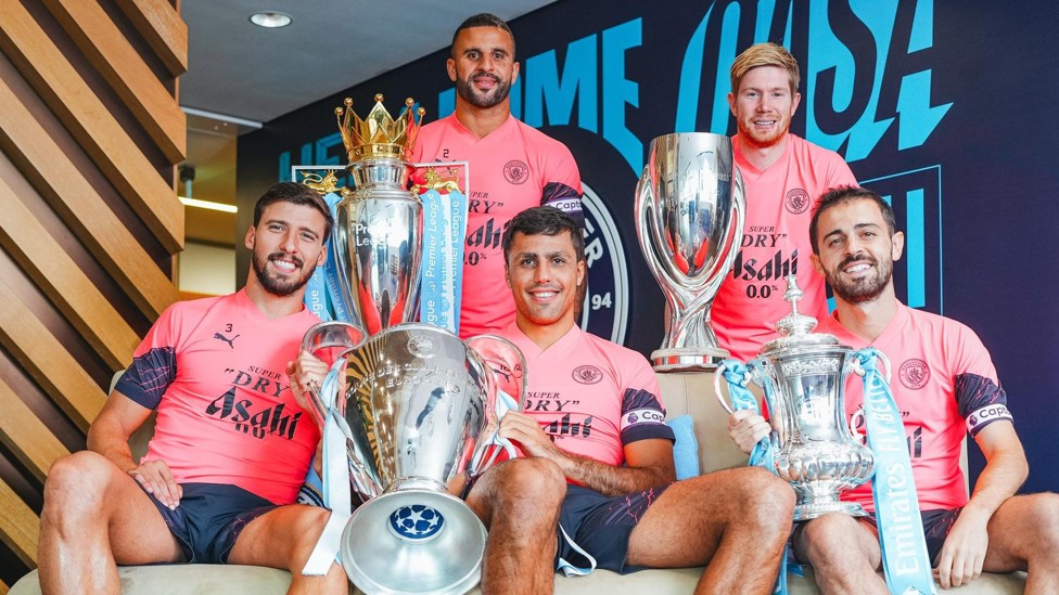 CAPTAIN’S CORNER : A moment of downtime for the skippers as Rodri is joined by Ruben Dias, Bernardo Silva, Kevin De Bruyne and Kyle Walker plus the mountain of trophies in our collection.