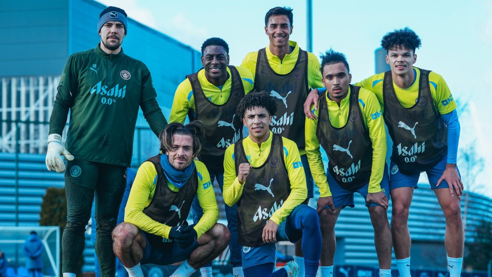WINNERS : The victorious team poses for the camera!
