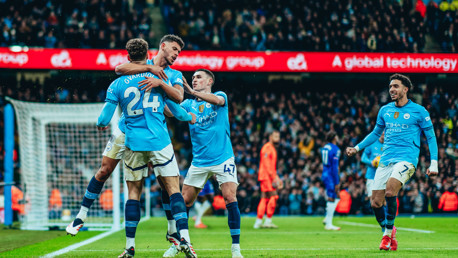City bate Chelsea de virada e sobe na tabela da Premier League