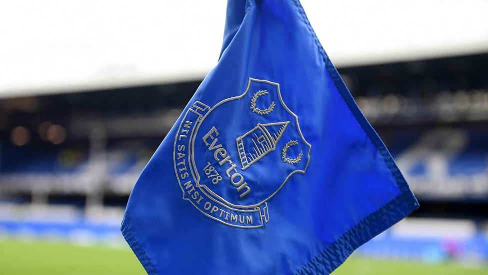 CORNER FLAG : Flutters gently in he breeze