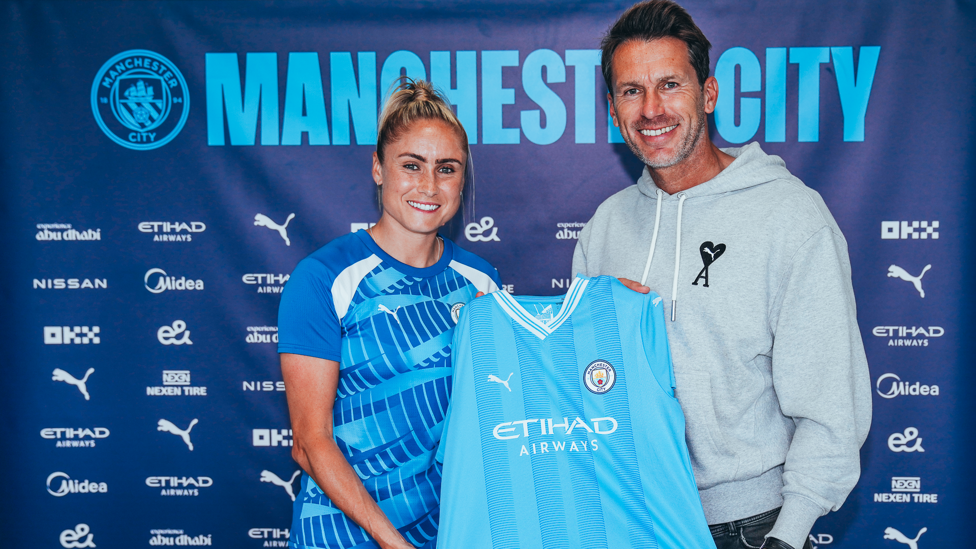 DECADE : Houghton signs a new one year contract that will see her reach a 10th year at City. 
