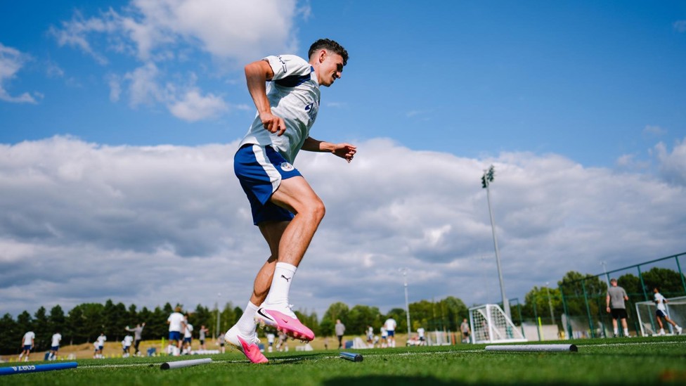 TOUCHDOWN  : Foden putting in the work on day one.