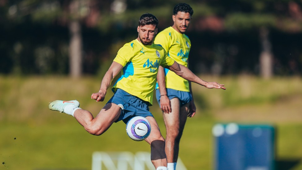 SIDEWINDER  : Ruben Dias shapes to shoot. 
