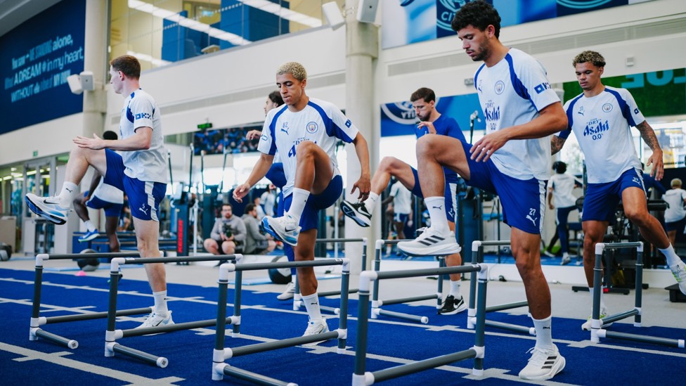 IN THE GYM : City players working out
