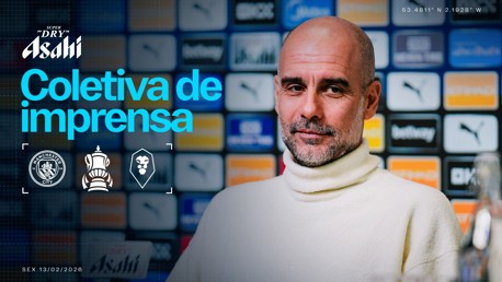 Press conference backdrop featuring 'Coletiva de imprensa', including Manchester City and FA Cup logos, and the date 13/02/2026.