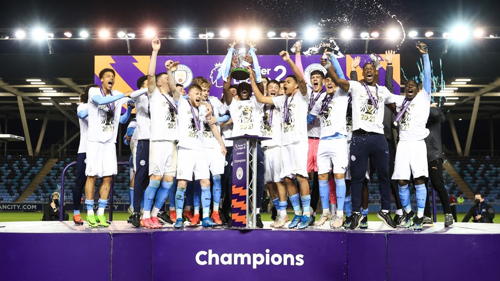 TROPHY LIFT  : Tommy Doyle does the honours surrounded by his teammates as we celebrate our 2020/21 PL2 success.