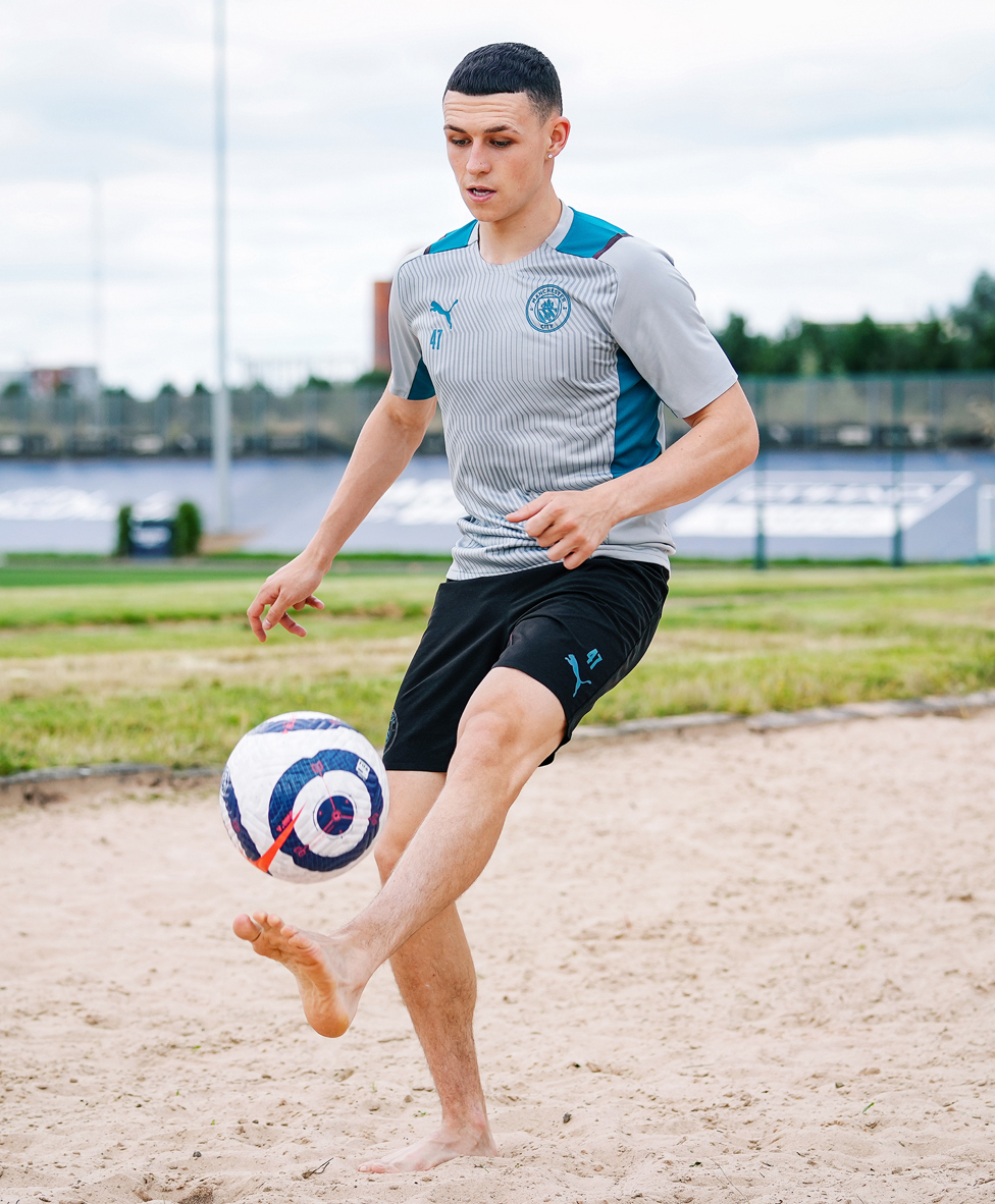 BEACH FOOTBALL : Training in the sandpit