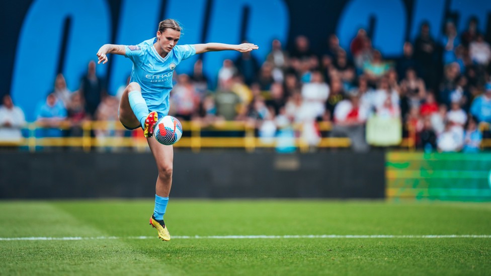 STRIKE A POSE : Kerstin Casparij against Arsenal