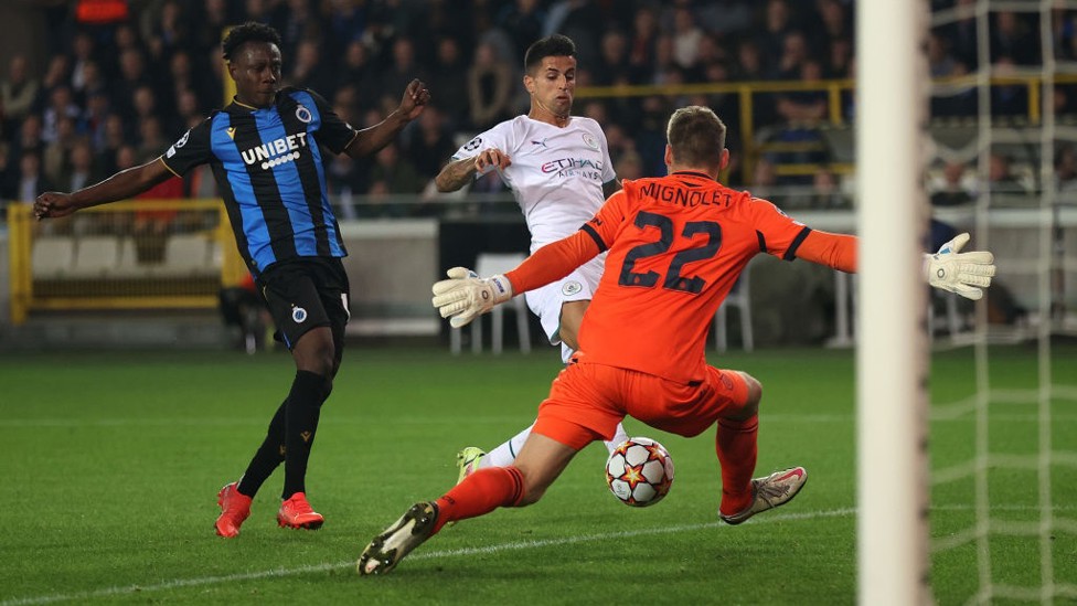 JOAO ABOUT THAT : Cancelo races through and pokes in after 30 minutes!