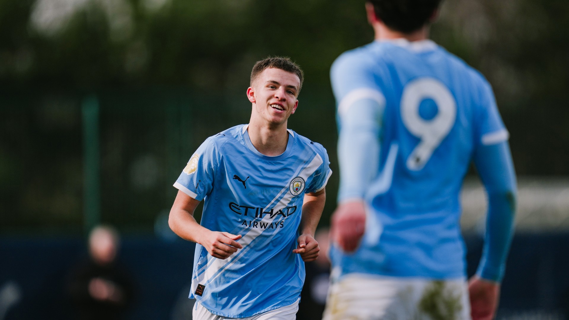 QUICK BRACE : Dexter Oliver quickly makes it four. 