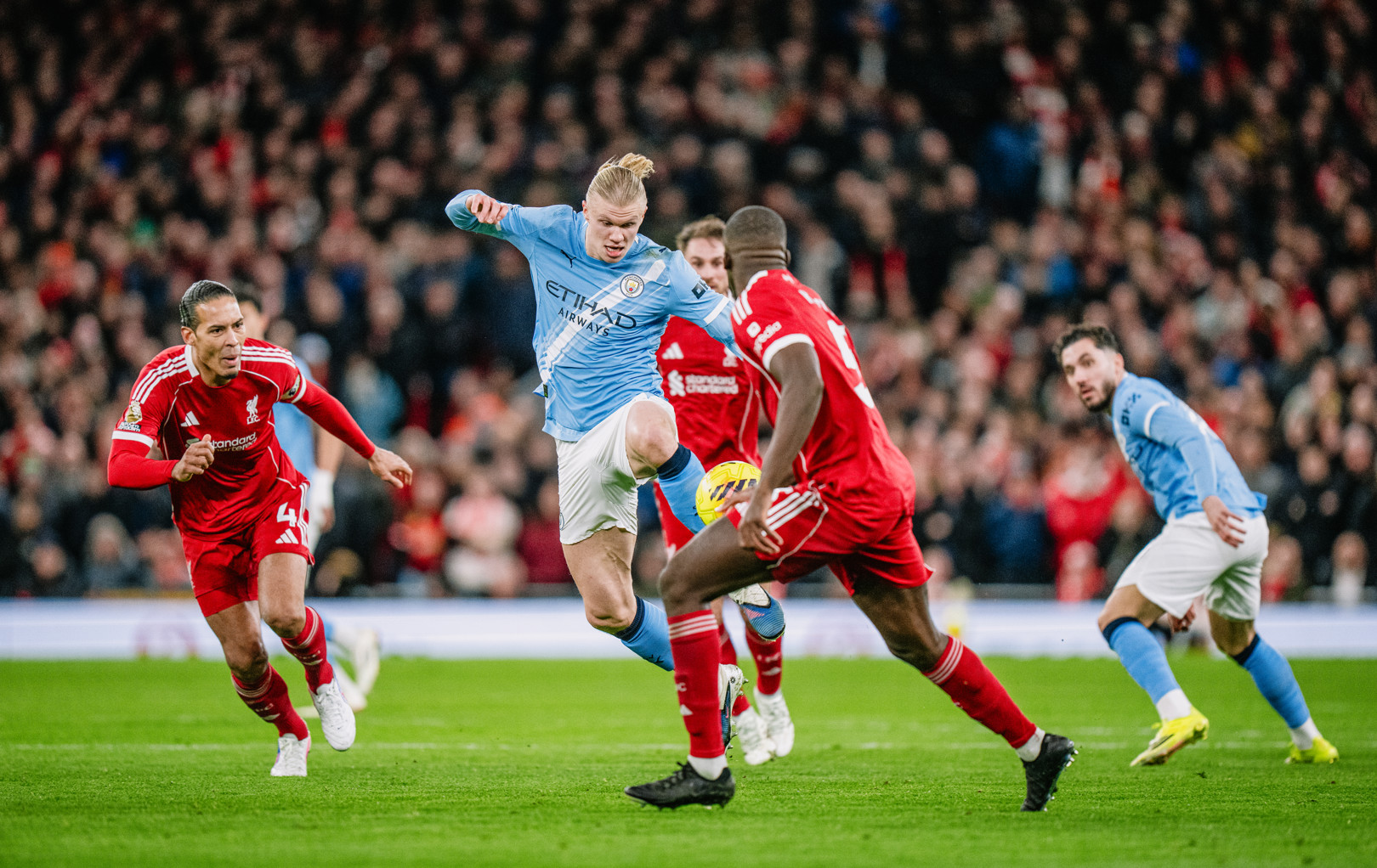 Mais um duelo decisivo entre City e Liverpool 