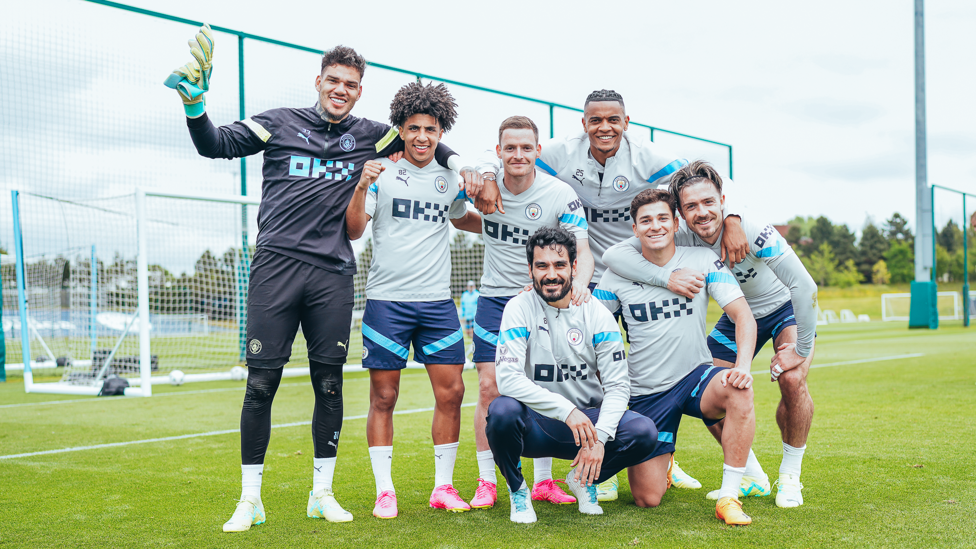 W : Today's winning team strikes a pose!