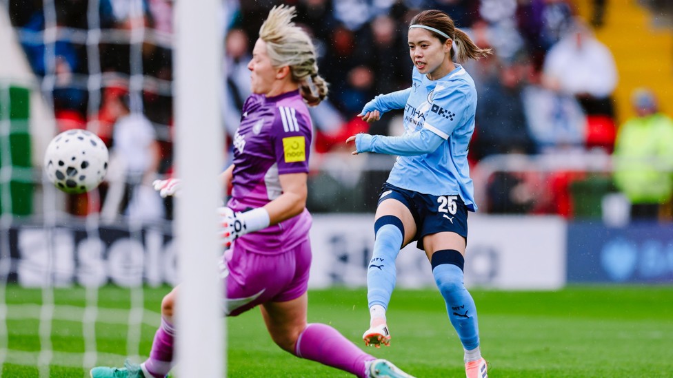 WICKED SHOT: Yui Hasegawa sent us ahead