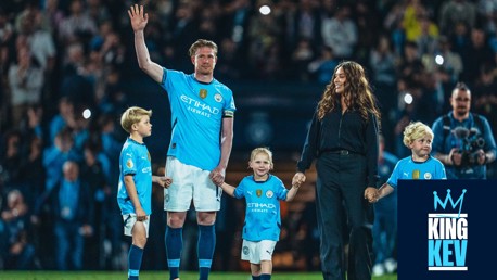 City commission special statue for De Bruyne 