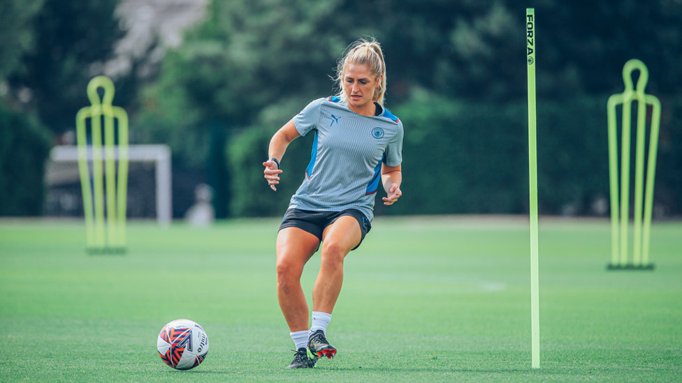 ICE COOMBS : Pass and move, pass and move...
