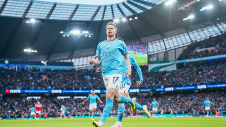City goleia o Arsenal por 4 a 1 e encosta na liderança 