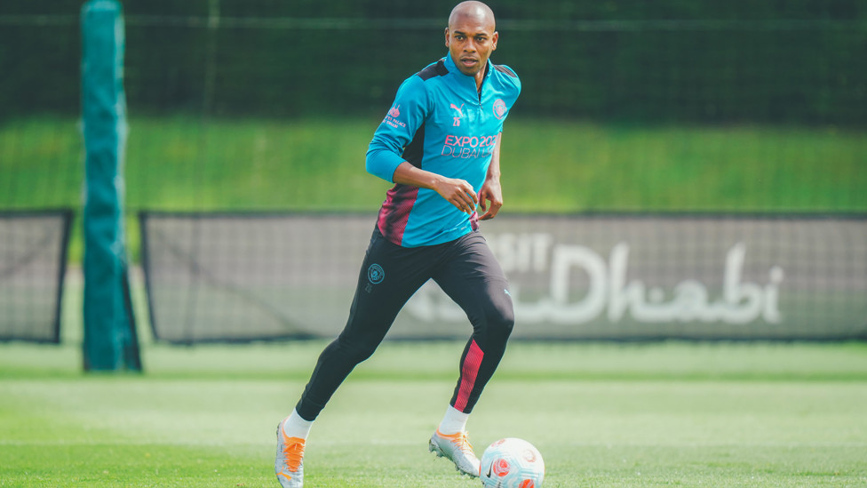 SAMPAI AKHIR : Fernandinho bersiap untuk pertandingan terakhirnya di City