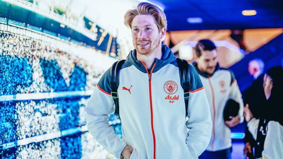 SKIPPER : KDB arrives at the Etihad.