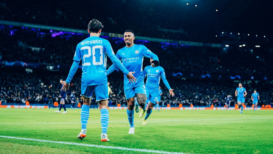 Jesus pays tribute to Bernardo for assist