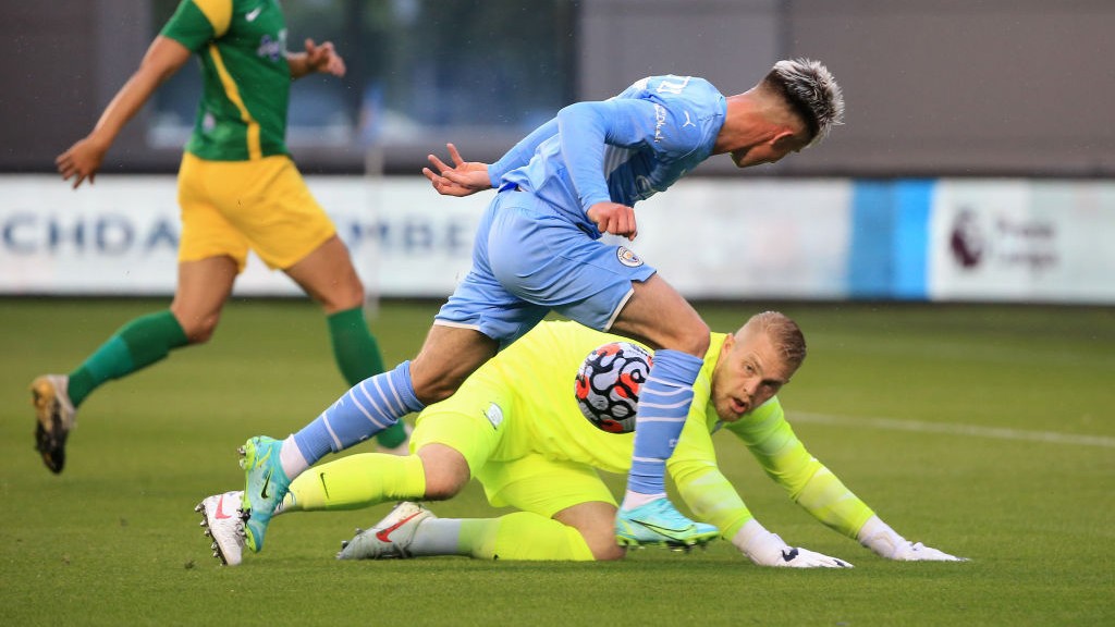 NO GO : Ben Knight is denied by the Preston 'keeper