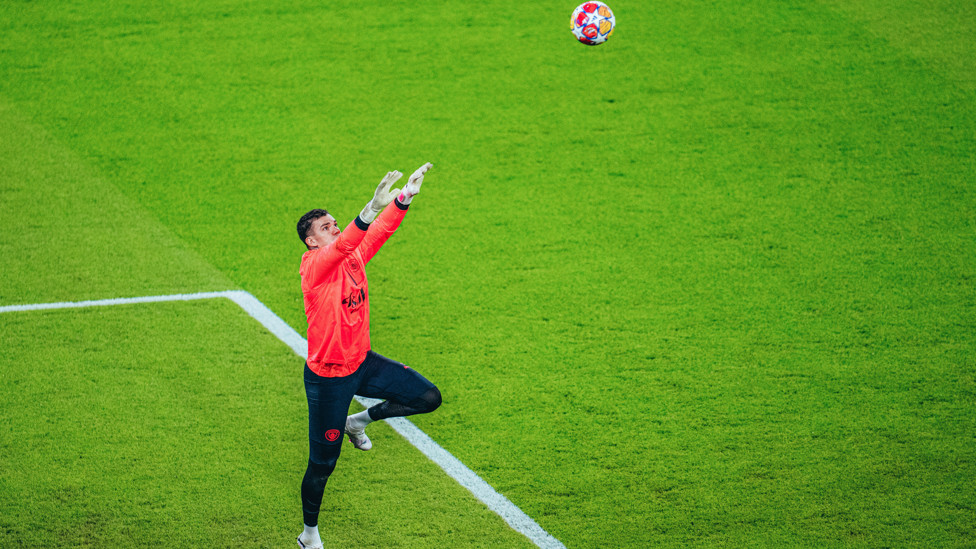 STEADY EDDIE : Safe hands!