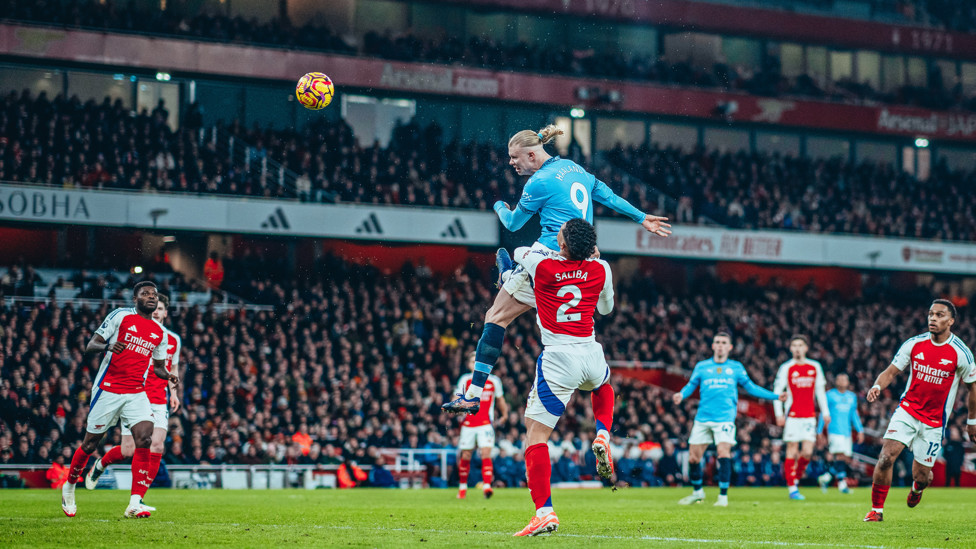 Arsenal (away) : Header. Inside the box