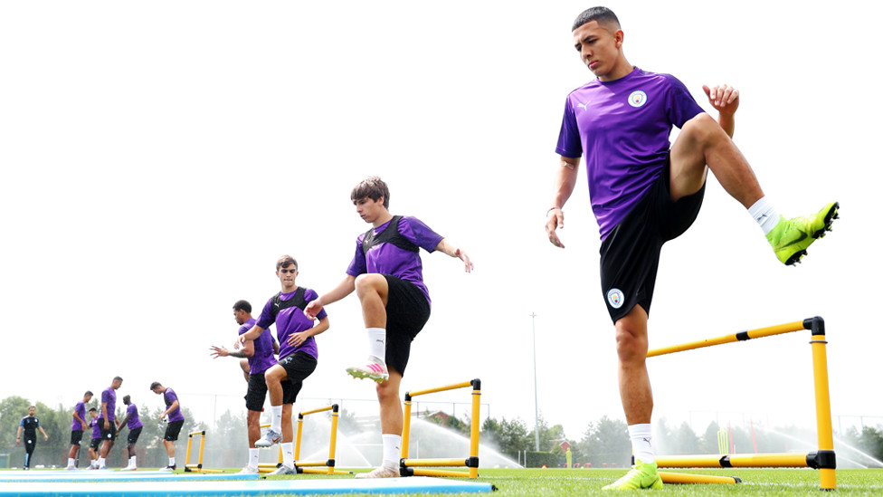 YOUNG STARS : Climbing through the ranks